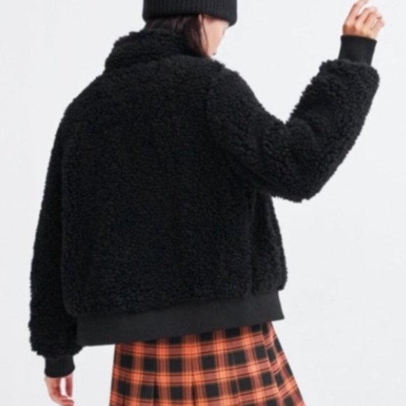 Zara black short bomber style Teddy coat size Large - Picture 2 of 8